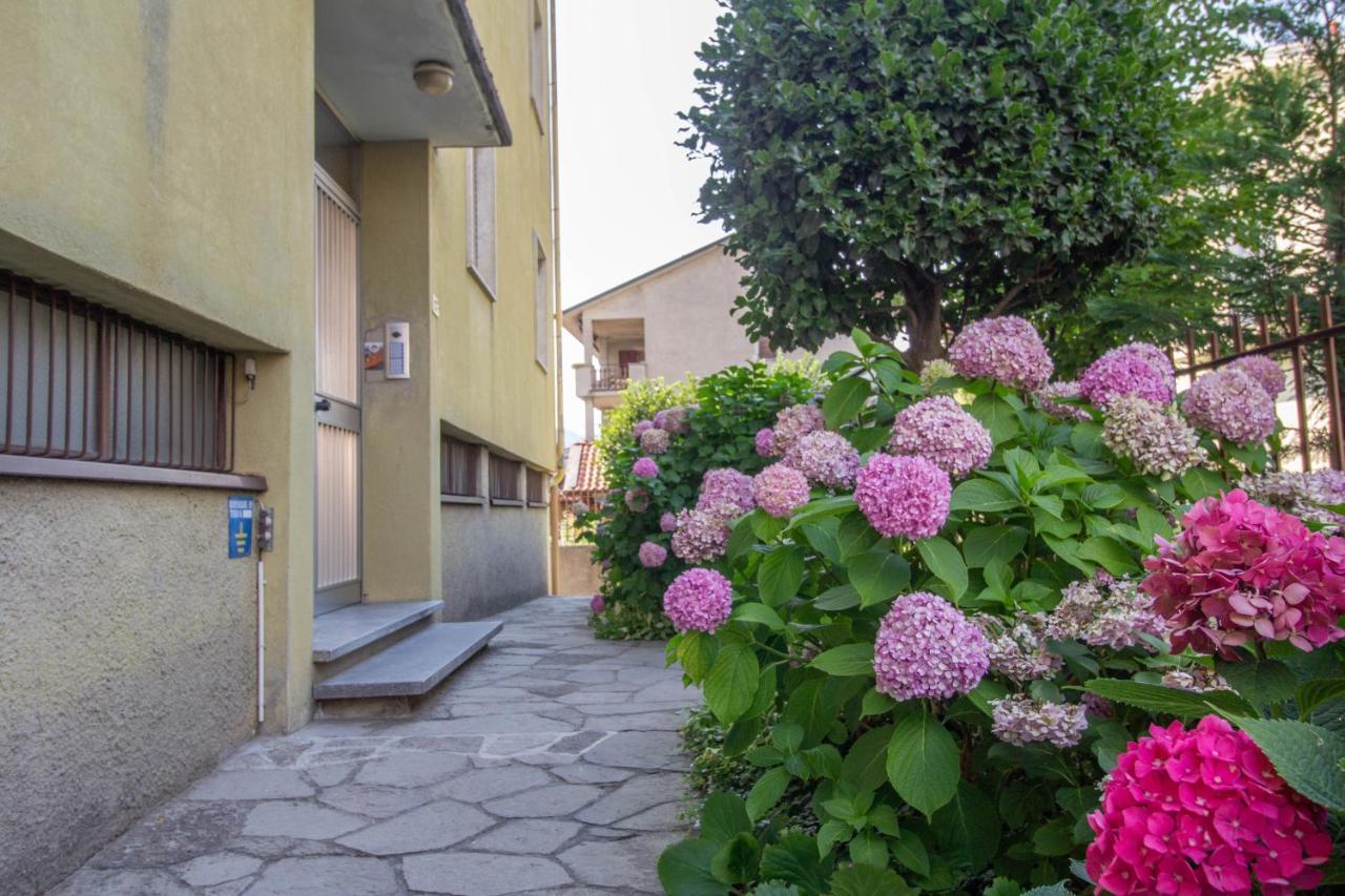 Mamma Ciccia Holiday Home - Casa Imperia マンデッロ・デル・ラーリオ エクステリア 写真