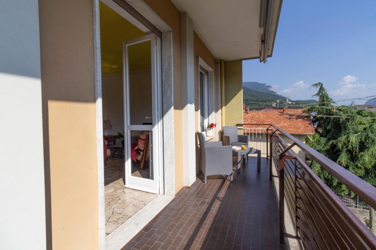 Mamma Ciccia Holiday Home - Casa Imperia マンデッロ・デル・ラーリオ エクステリア 写真