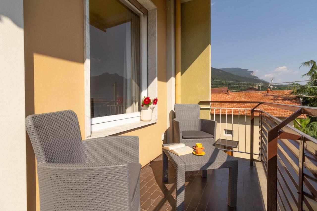 Mamma Ciccia Holiday Home - Casa Imperia マンデッロ・デル・ラーリオ エクステリア 写真